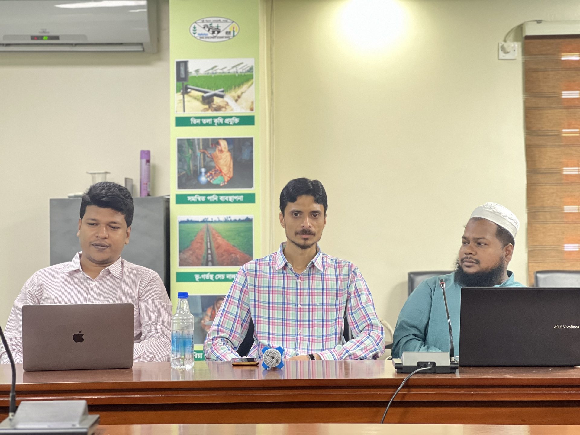 Panelists discuss integrated water management and irrigation technology during an MTI-organized seminar.