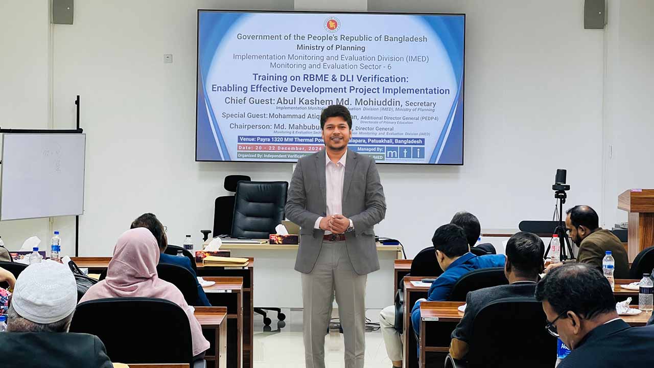 Raihan Khan facilitating a government training on RBME and DLI verification for development project implementation.